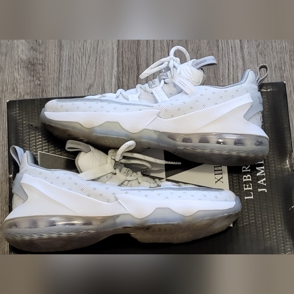 Nike LeBron James - Picture 4 of 7